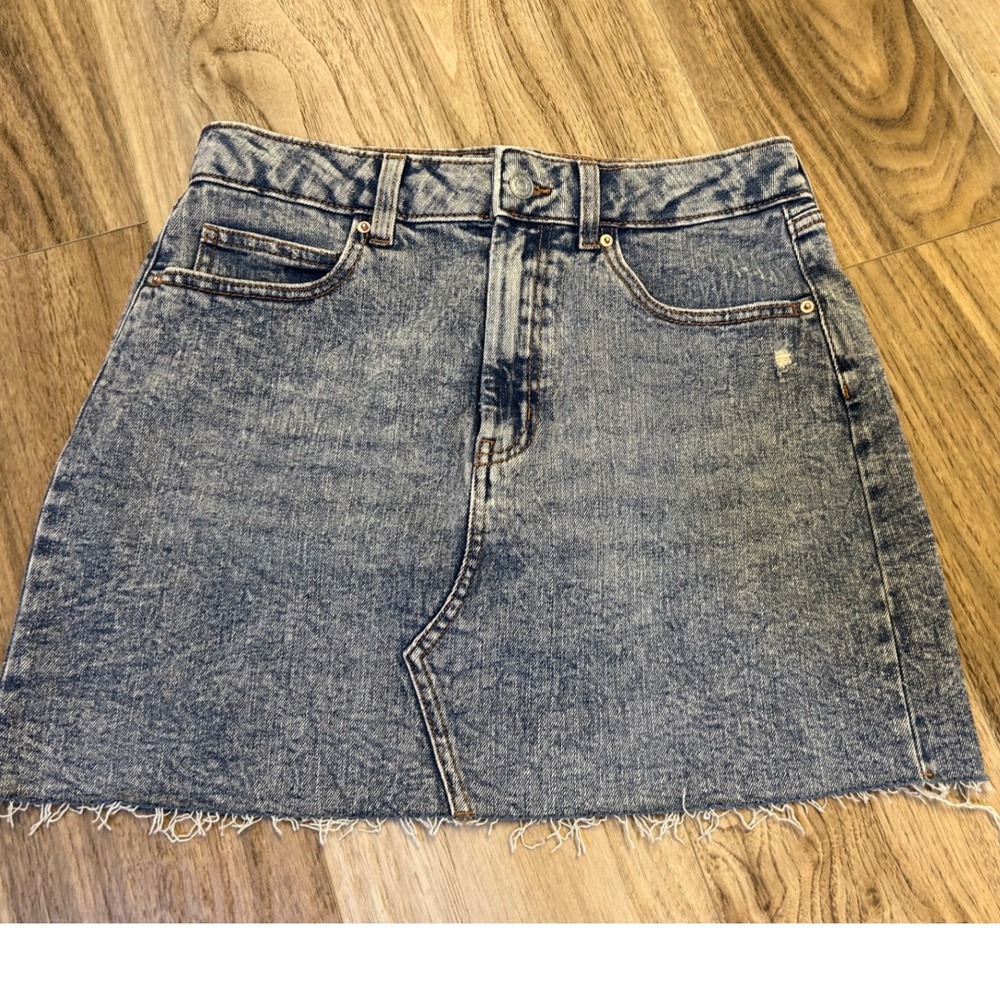 Wild Fable Blue Acid Wash Denim Mini Skirt High Waisted Raw Hem Size 8